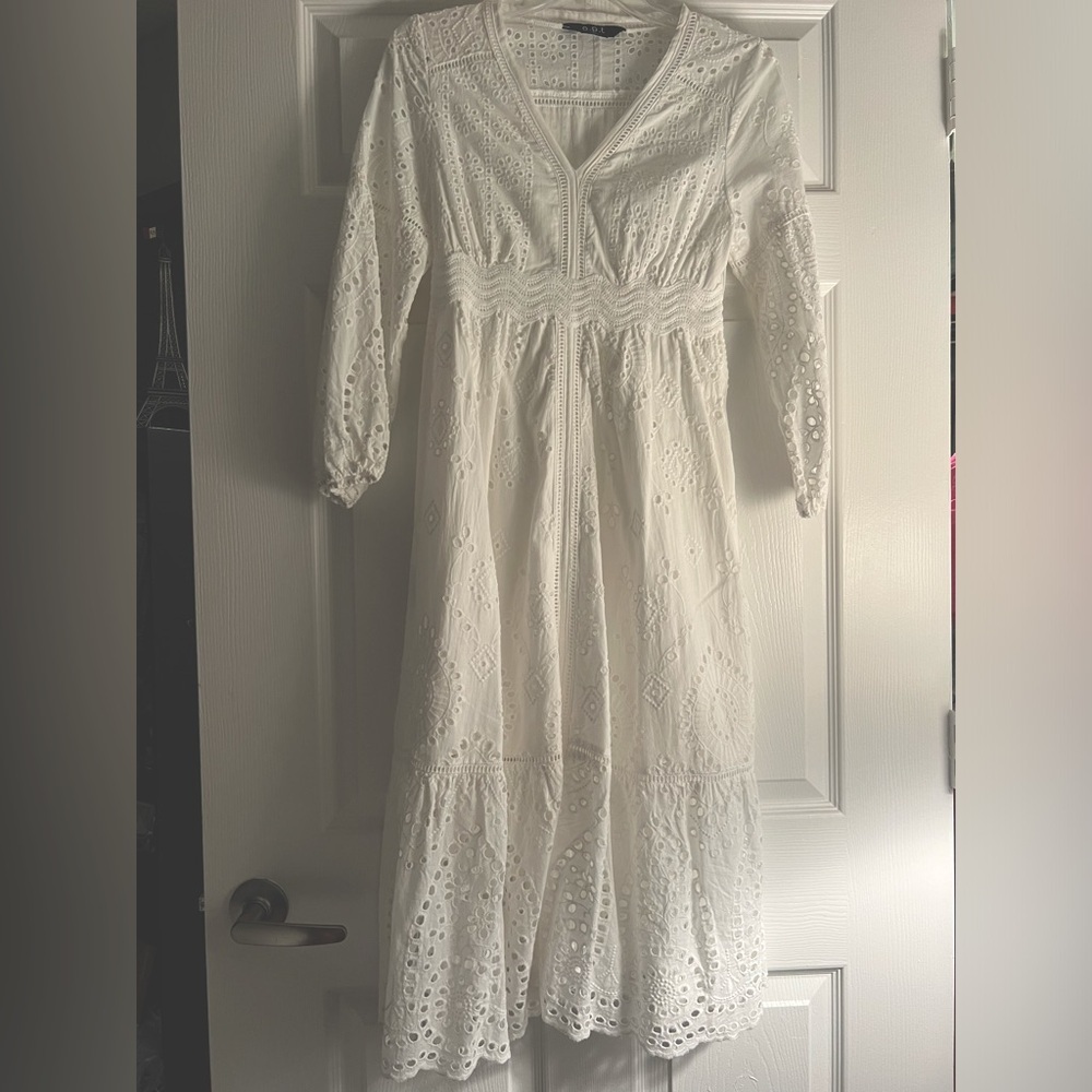 Chic White Eyelet Long Sleeve Dress
